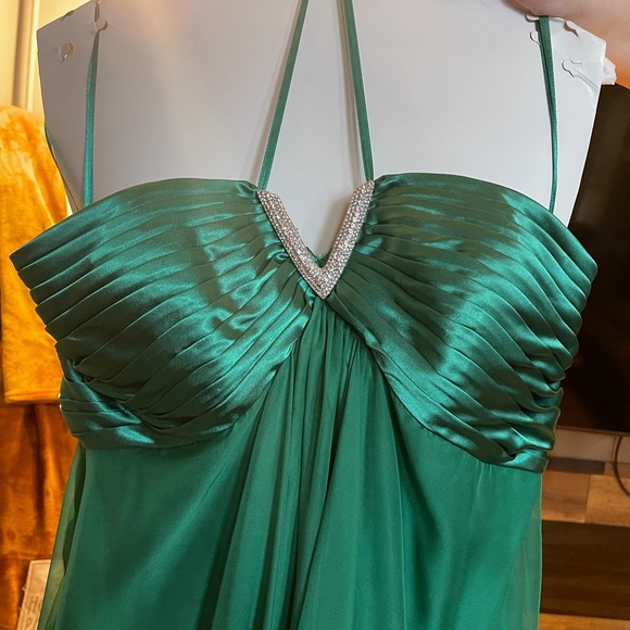 Evening gown / prom dress - Picture 2 of 3